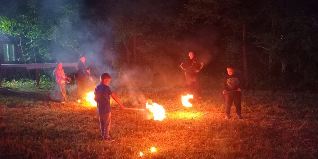 Одржано „Паљење лила поводом Петровдана“ у Побрђанима и 8. Лилијада у Тавији